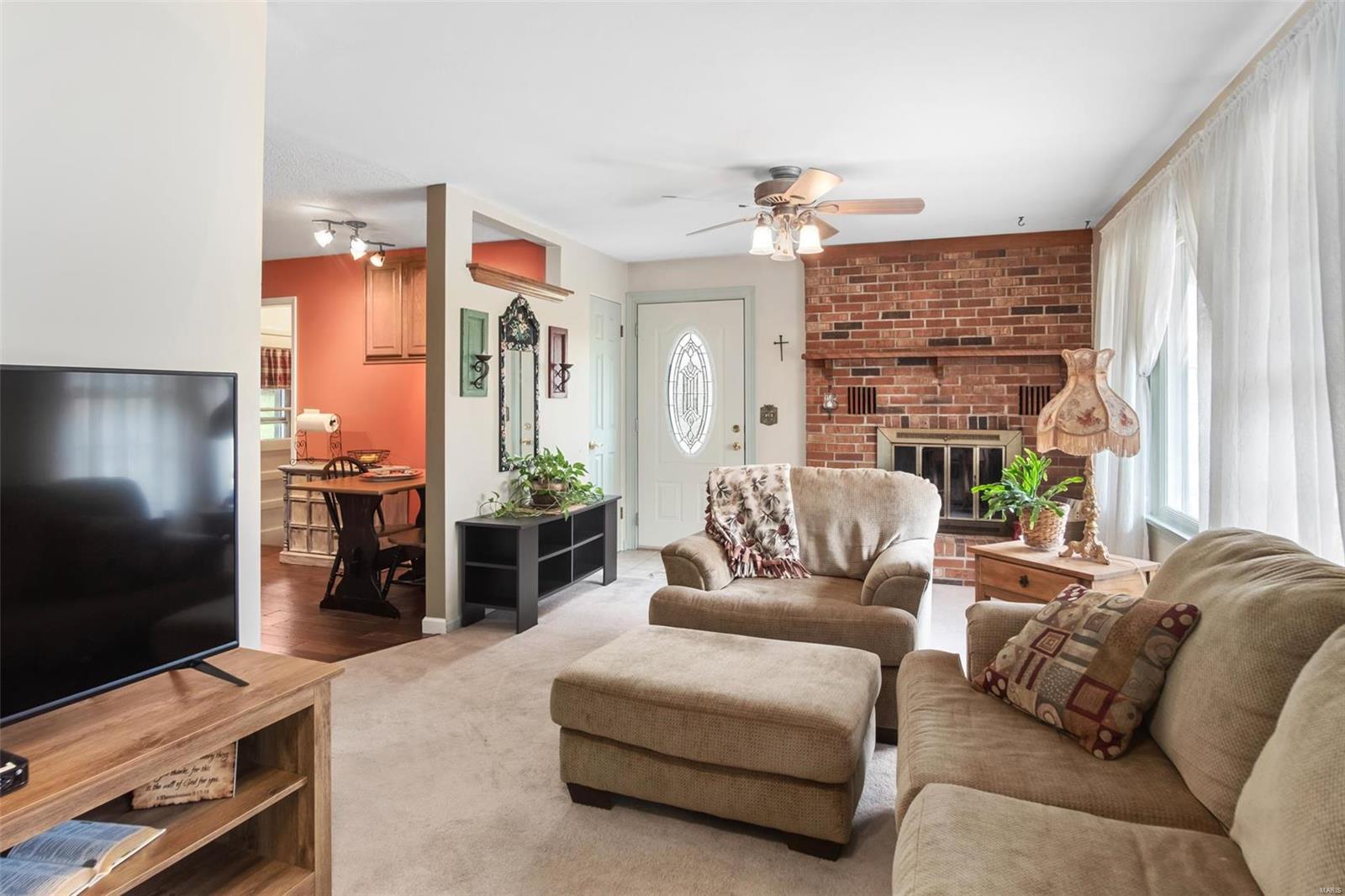 27 Valley Road St. Charles, MO 63303 - Photo 4 of 20 Gallery Image 4