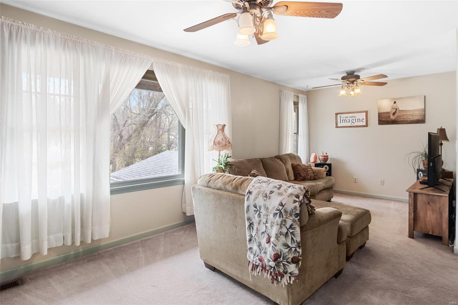 27 Valley Road St. Charles, MO 63303 - Photo 5 of 20 Gallery Image 5