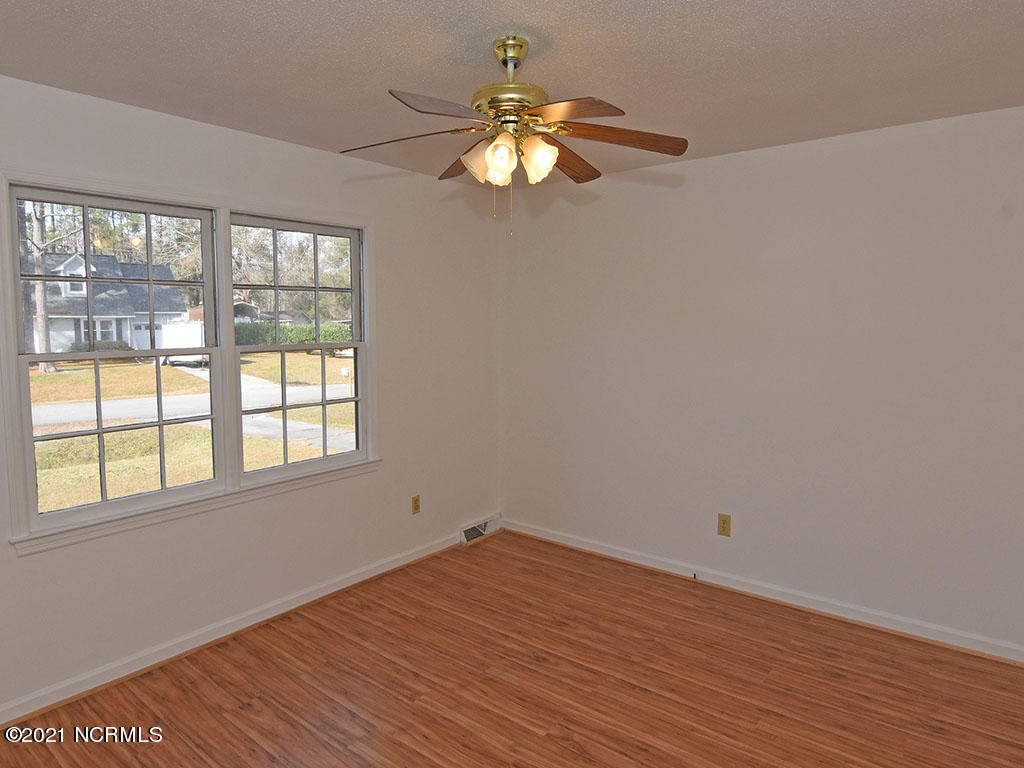 18 Logan Road Castle Hayne, NC 28429 - Photo 6 of 16 Living