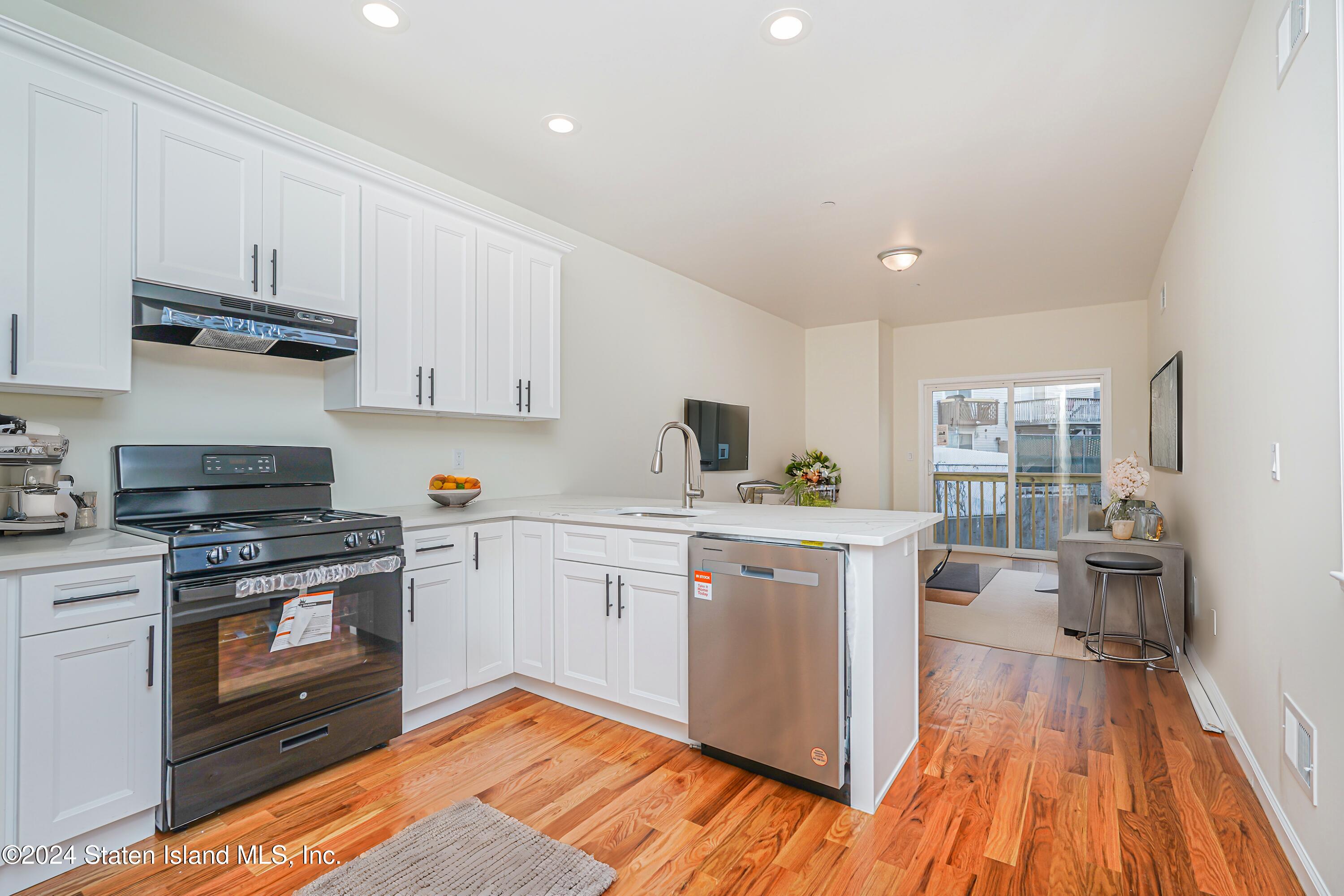 89 Robin Road Staten Island, NY 10305 - Photo 12 of 43 (12) KITCHEN STAGED