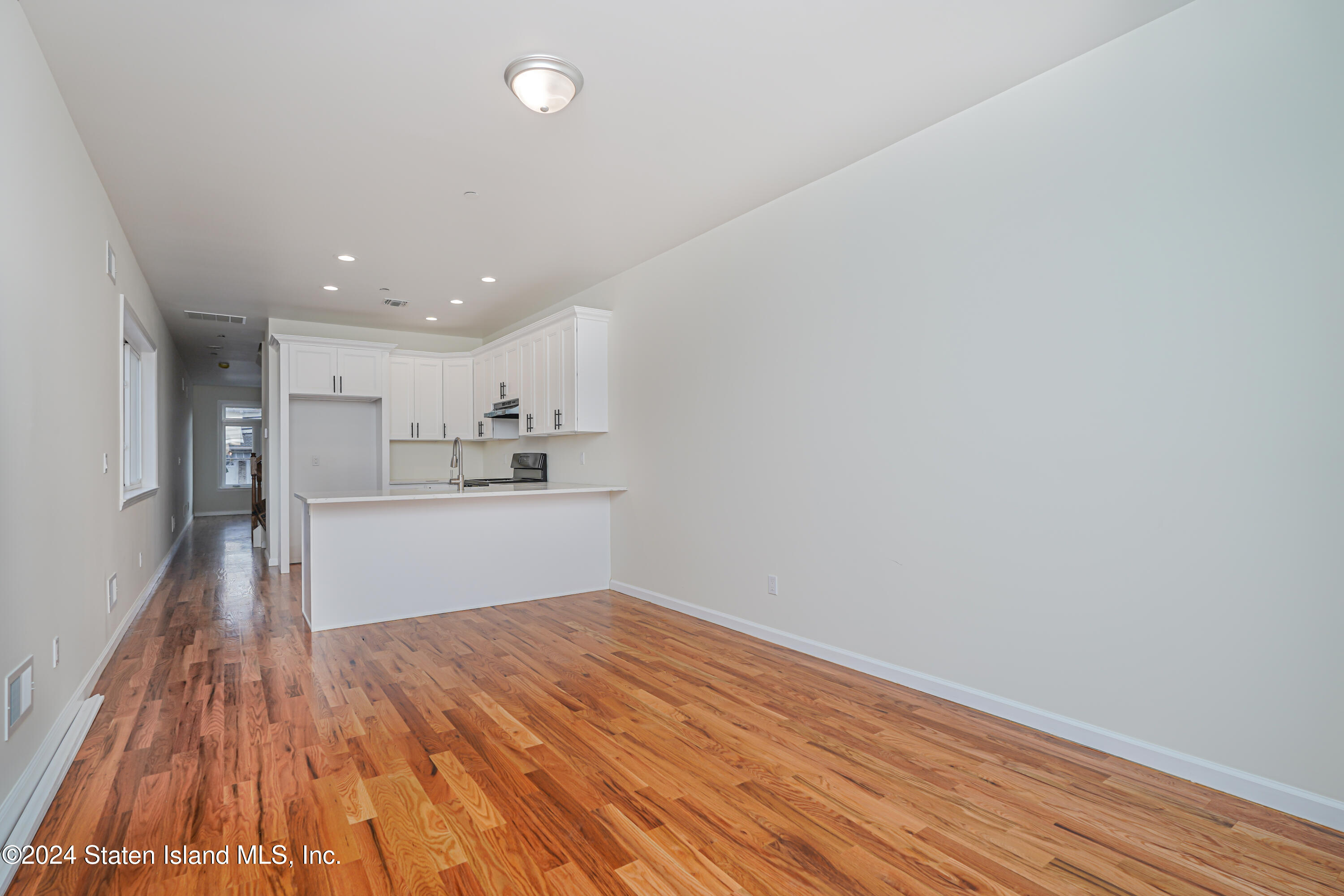 89 Robin Road Staten Island, NY 10305 - Photo 17 of 43 (17) KITCHEN