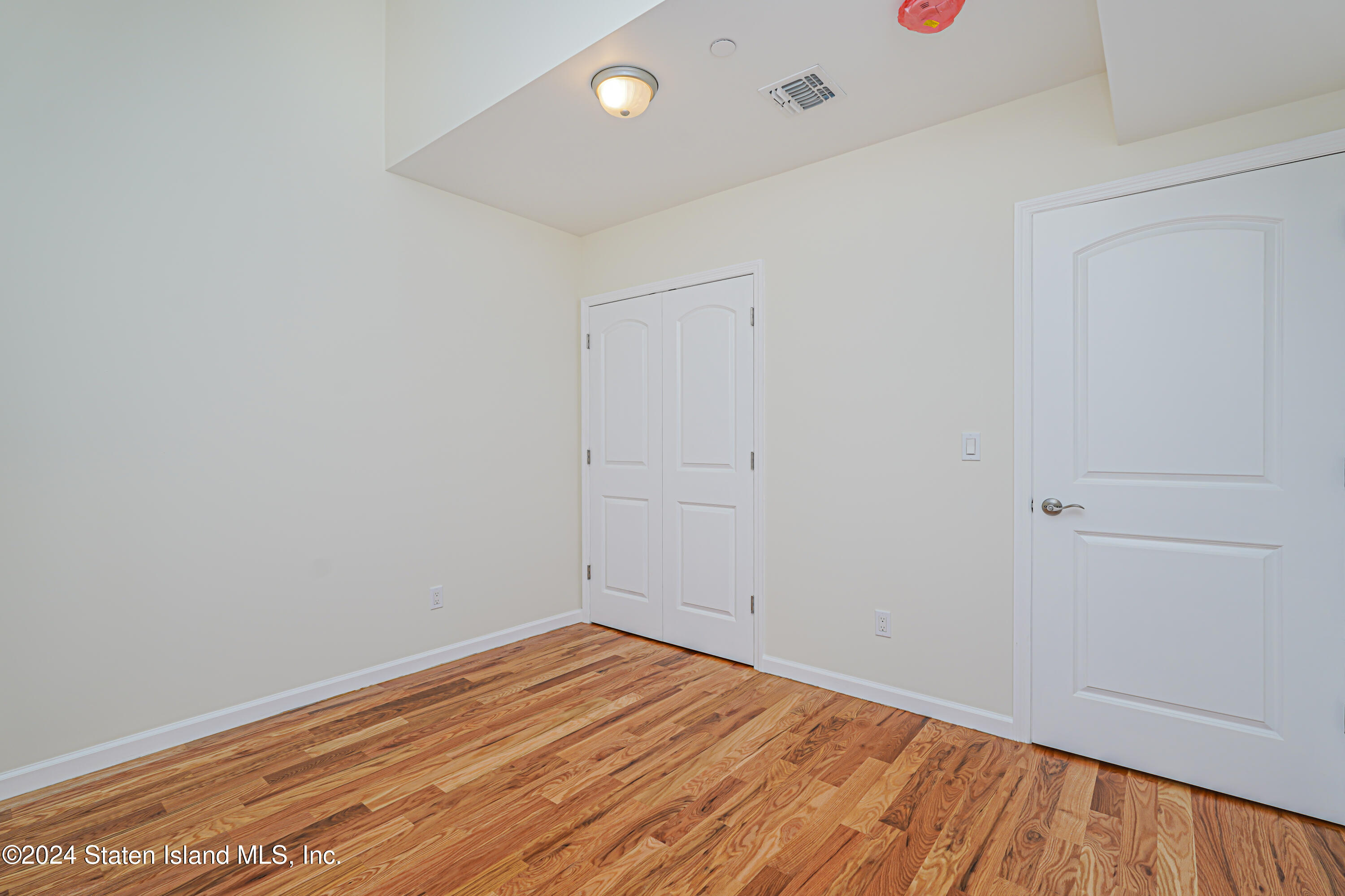 89 Robin Road Staten Island, NY 10305 - Photo 23 of 43 (23) OTHER ANGLE