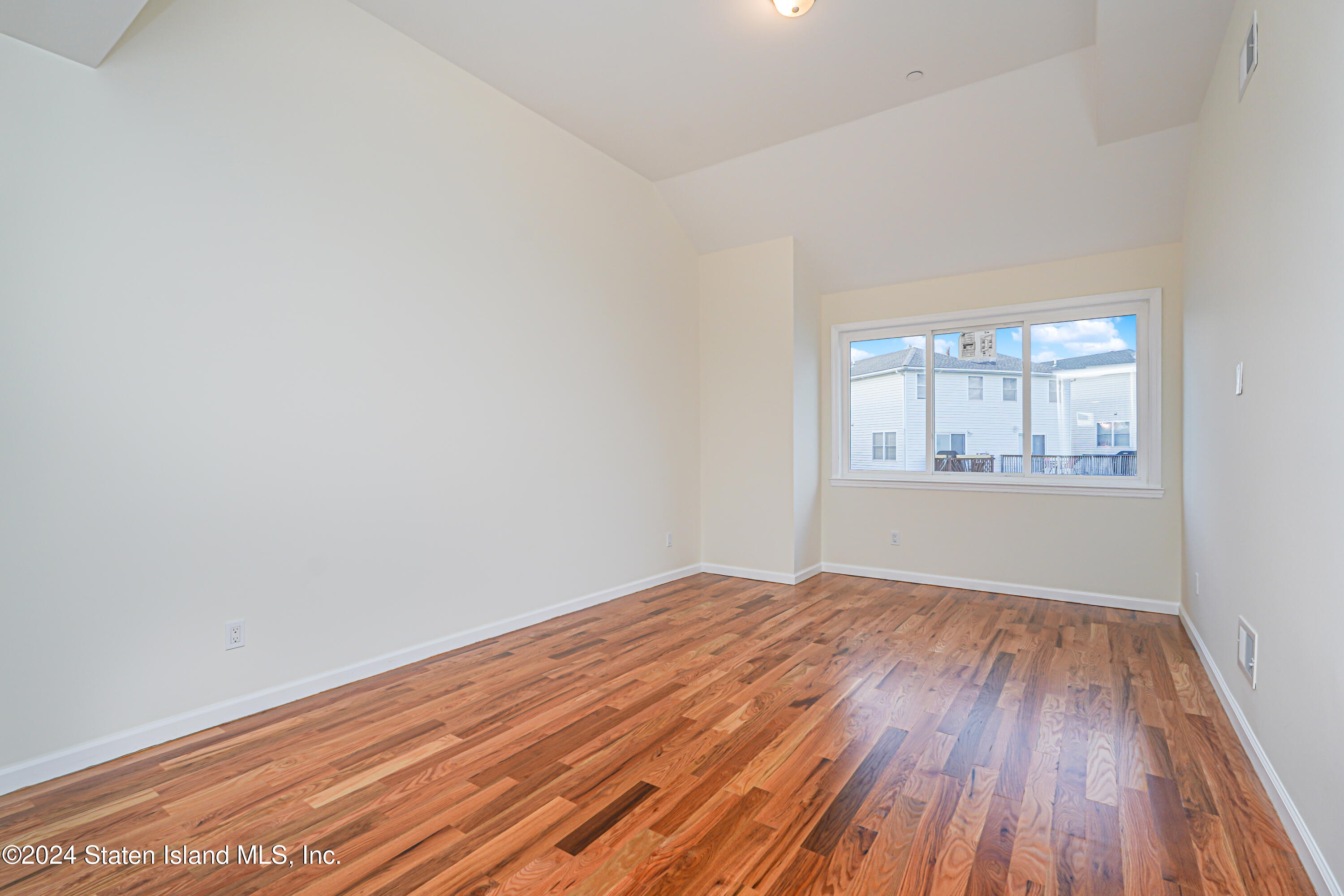 89 Robin Road Staten Island, NY 10305 - Photo 25 of 43 (25) SECOND BEDROOM