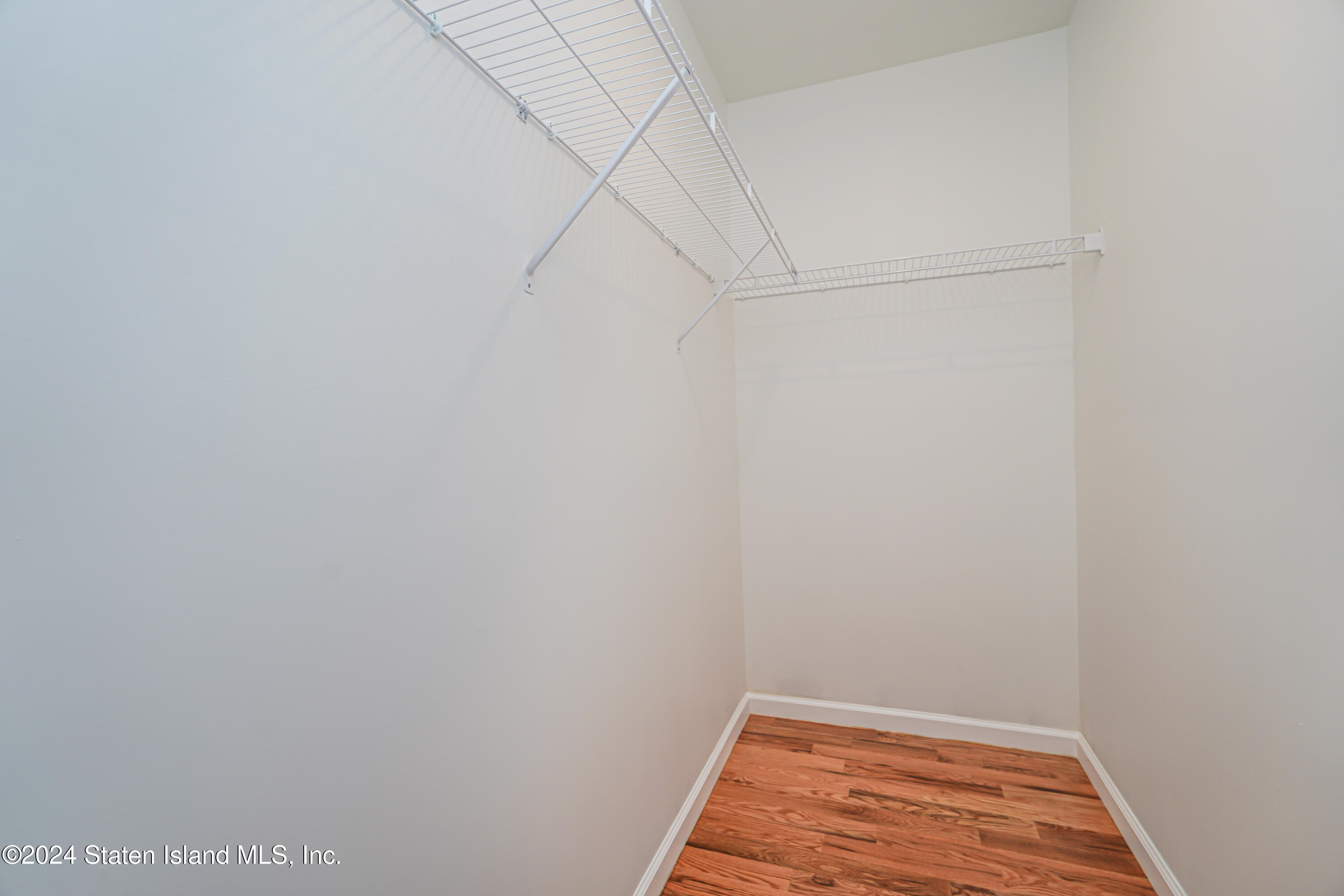 89 Robin Road Staten Island, NY 10305 - Photo 26 of 43 (26) CLOSET