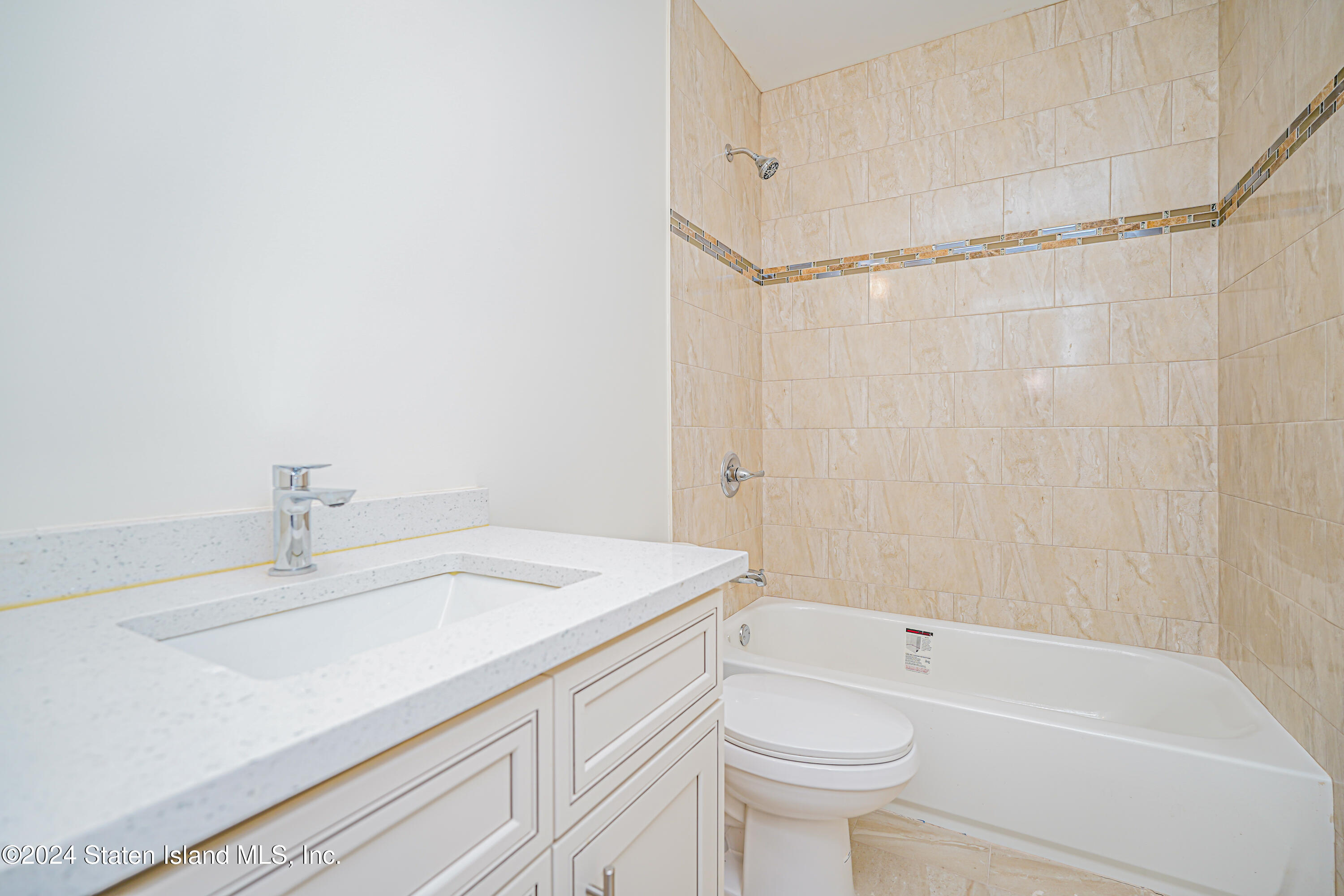 89 Robin Road Staten Island, NY 10305 - Photo 27 of 43 (27) FULL BATH