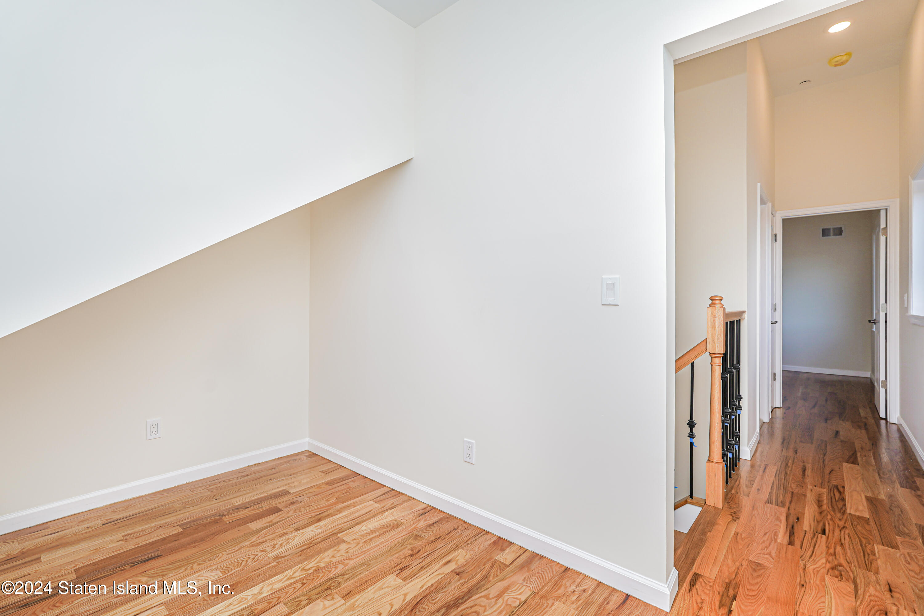 89 Robin Road Staten Island, NY 10305 - Photo 30 of 43 (30)