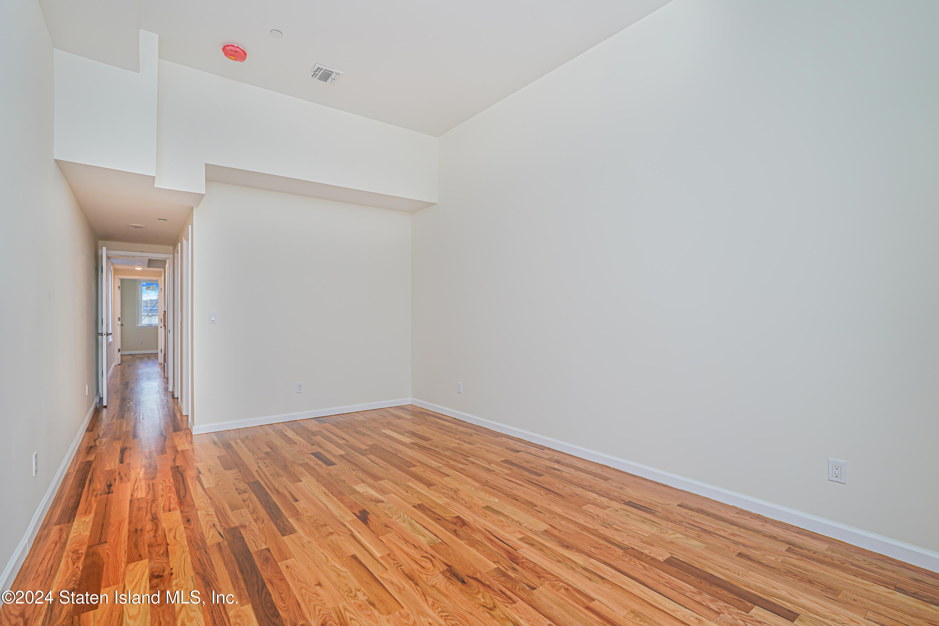 89 Robin Road Staten Island, NY 10305 - Photo 32 of 43 (32)