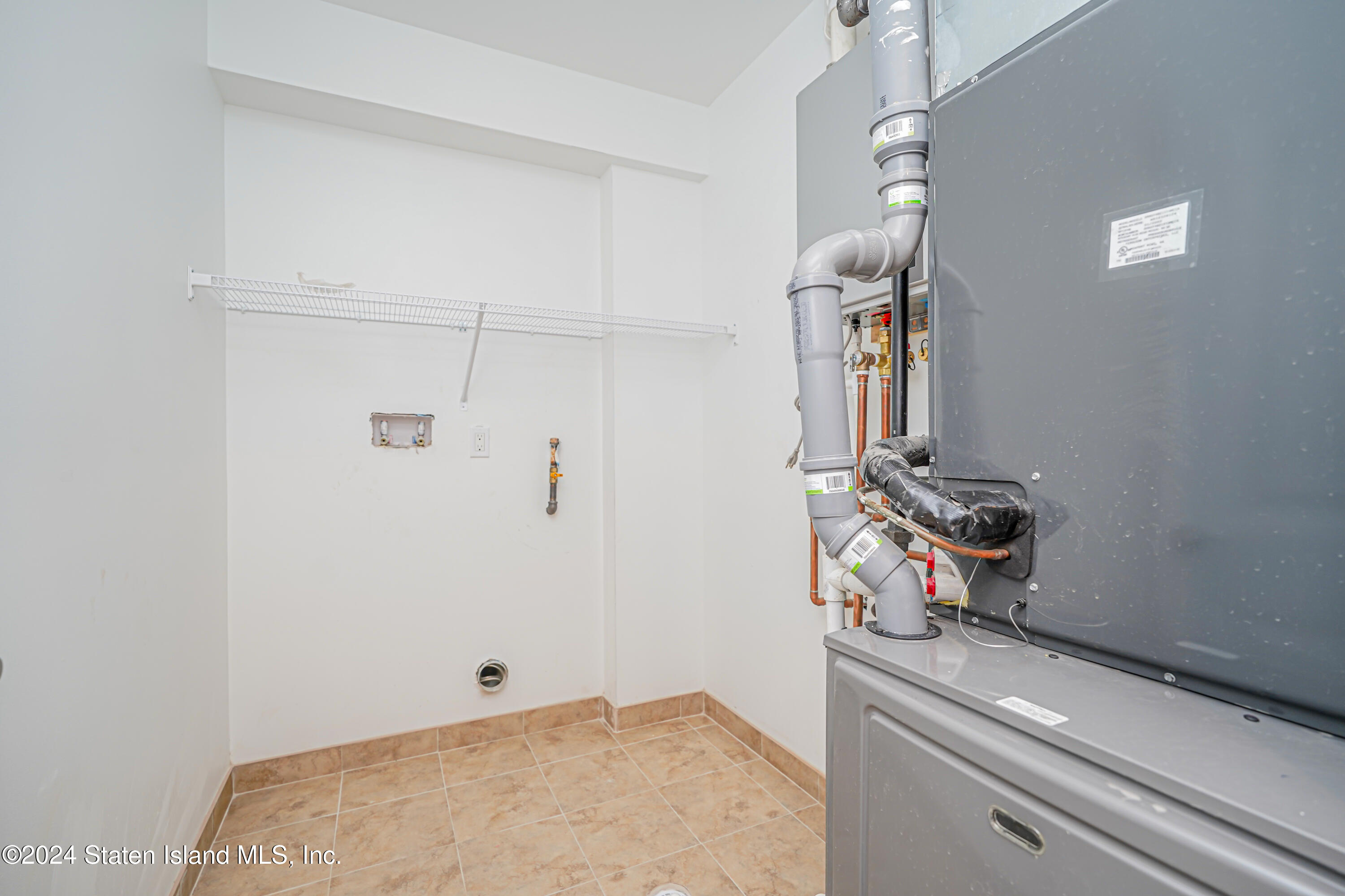 89 Robin Road Staten Island, NY 10305 - Photo 35 of 43 (35)