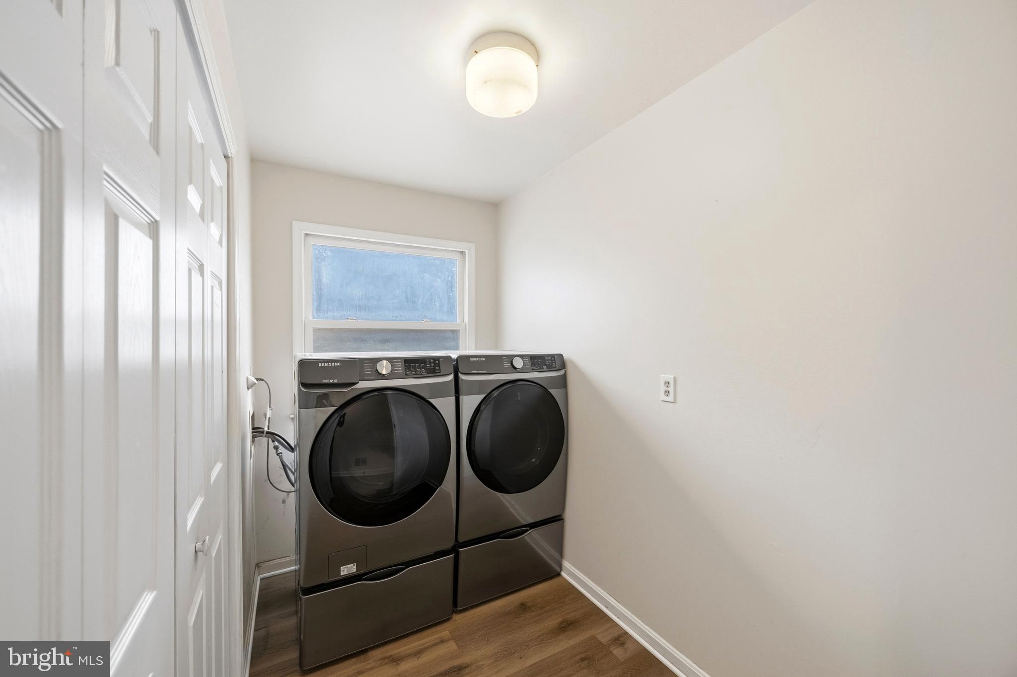 3280 Arundel On The Bay Road Annapolis, MD 21403 - Photo 14 of 40 Main level laundry / mudroom next to garage door