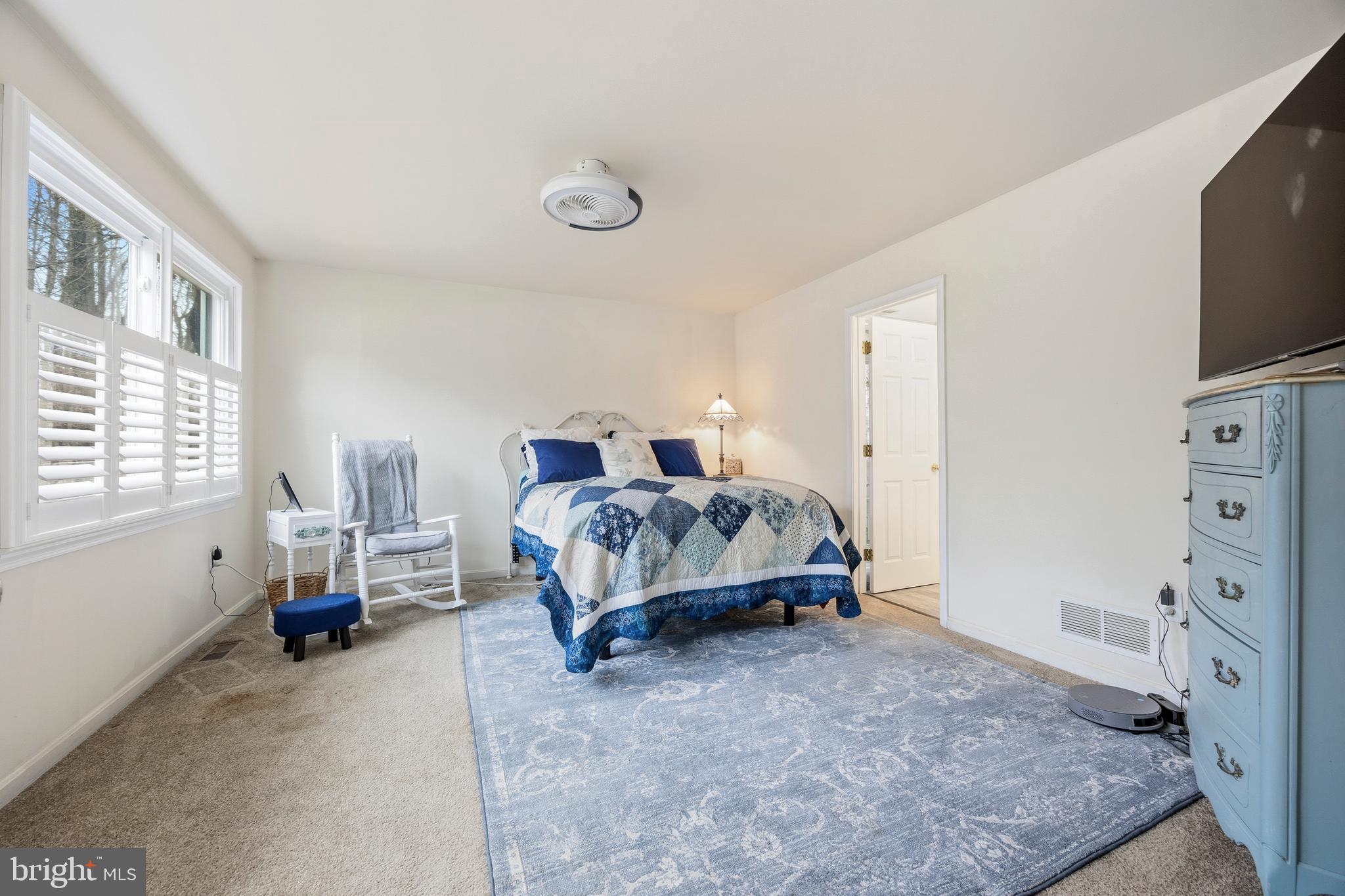 3280 Arundel On The Bay Road Annapolis, MD 21403 - Photo 16 of 40 Main level primary ste w/full bath& walk-in closet