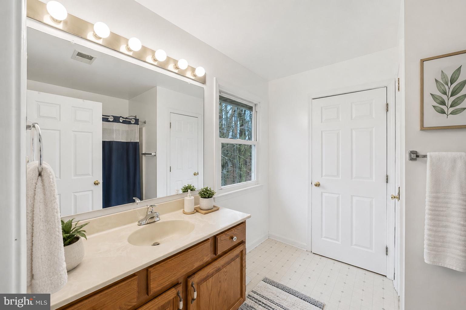 3280 Arundel On The Bay Road Annapolis, MD 21403 - Photo 20 of 40 Primary suite 2 bath and walk-in closet