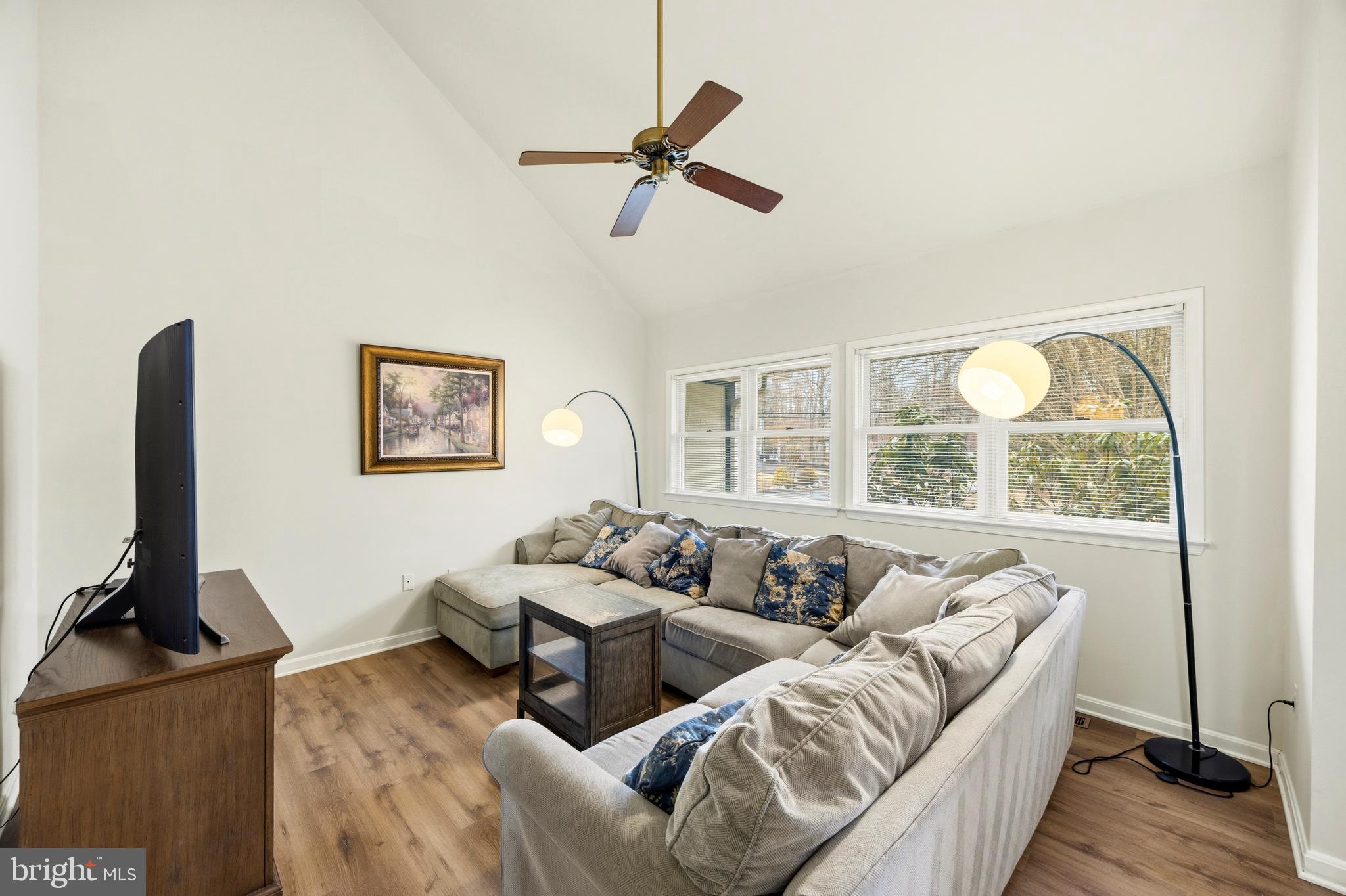 3280 Arundel On The Bay Road Annapolis, MD 21403 - Photo 6 of 40 Living room