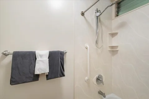 $585,000 | 5315 Lower Honoapiilani Road, Unit D232, Lahaina, HI 96761