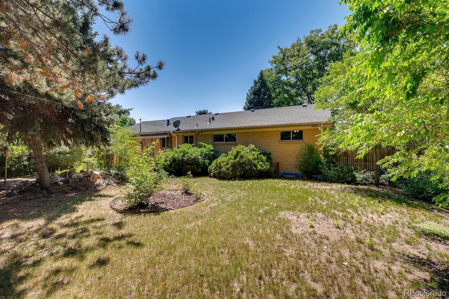 6644 South Race Circle East Centennial, CO 80121 - Photo 18 of 20 a view of a back yard of the house