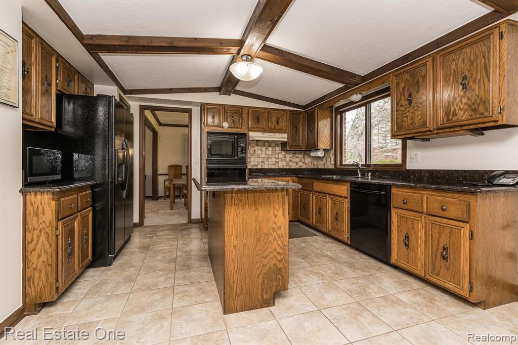 3400 Edmunton Drive Rochester Hills, MI 48306 - Photo 7 of 28
