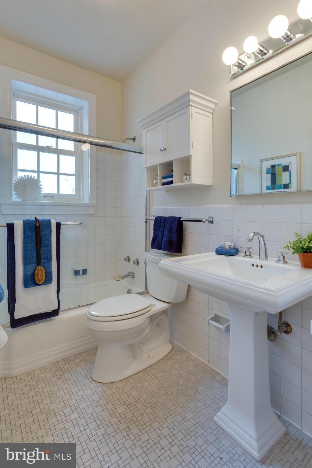 2031 Q Street Northwest, Unit 4 Washington, DC 20009 - Photo 11 of 19 Bath