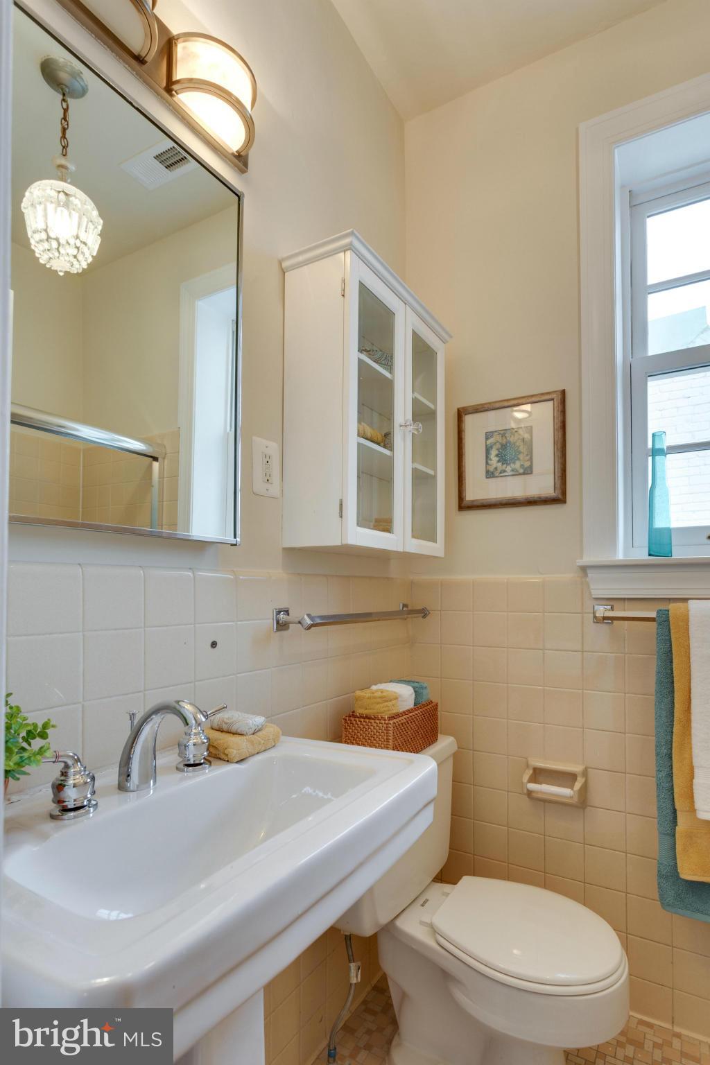 2031 Q Street Northwest, Unit 4 Washington, DC 20009 - Photo 17 of 19 Bath