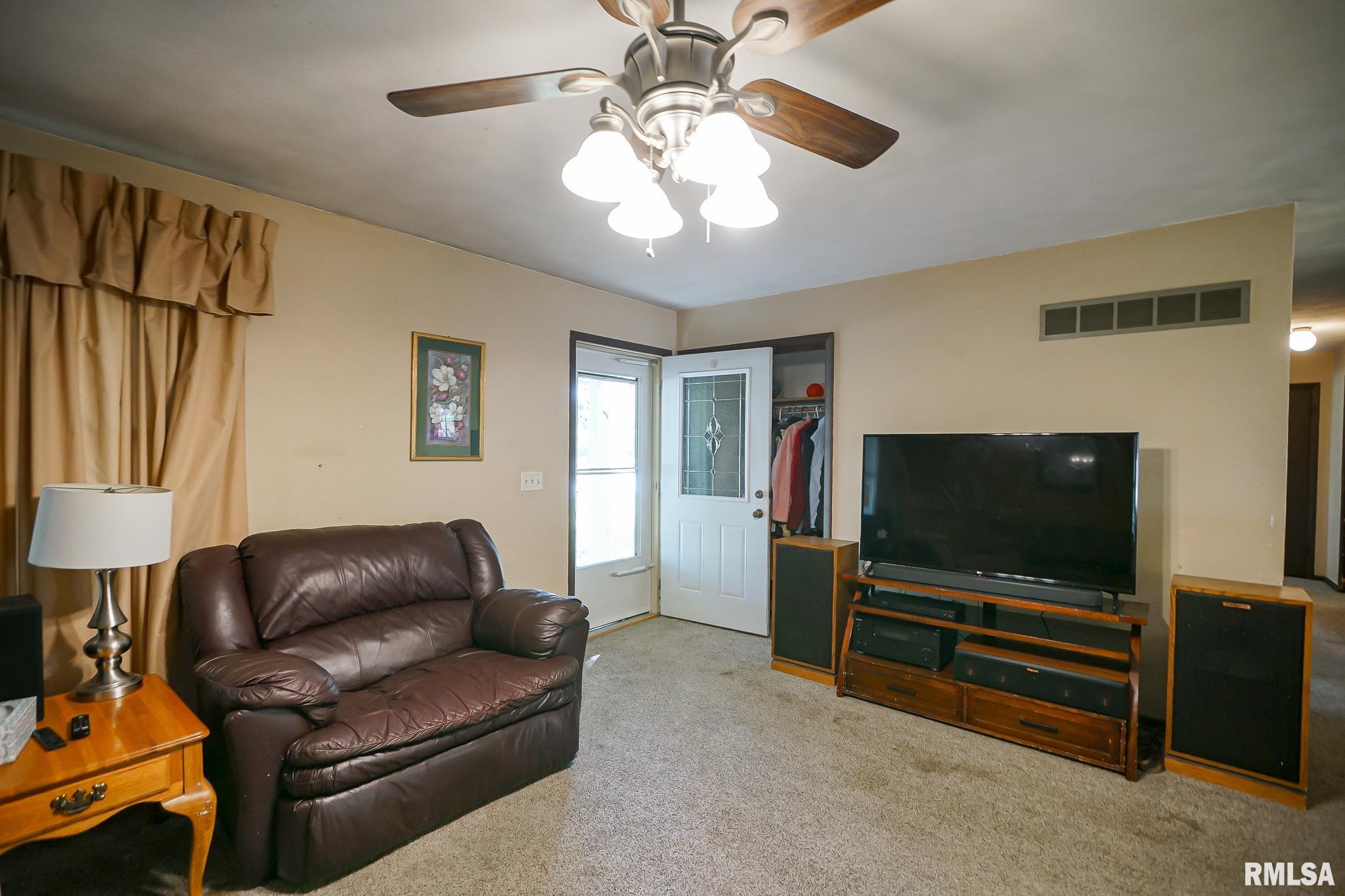 10109 Arrow Road Tremont, IL 61568 - Photo 5 of 35