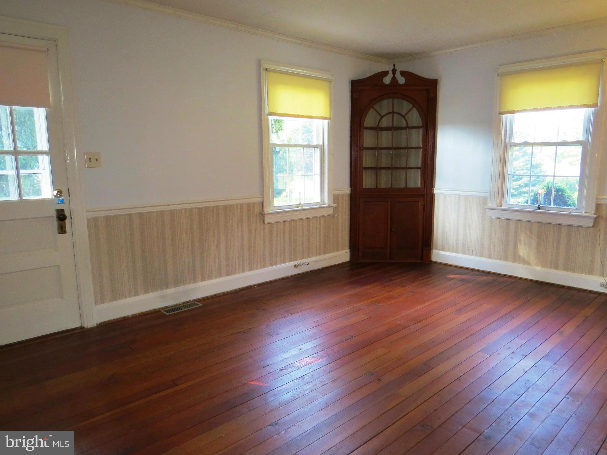 1685 Old Manchester Road Westminster, MD 21157 - Photo 7 of 30 Living Room