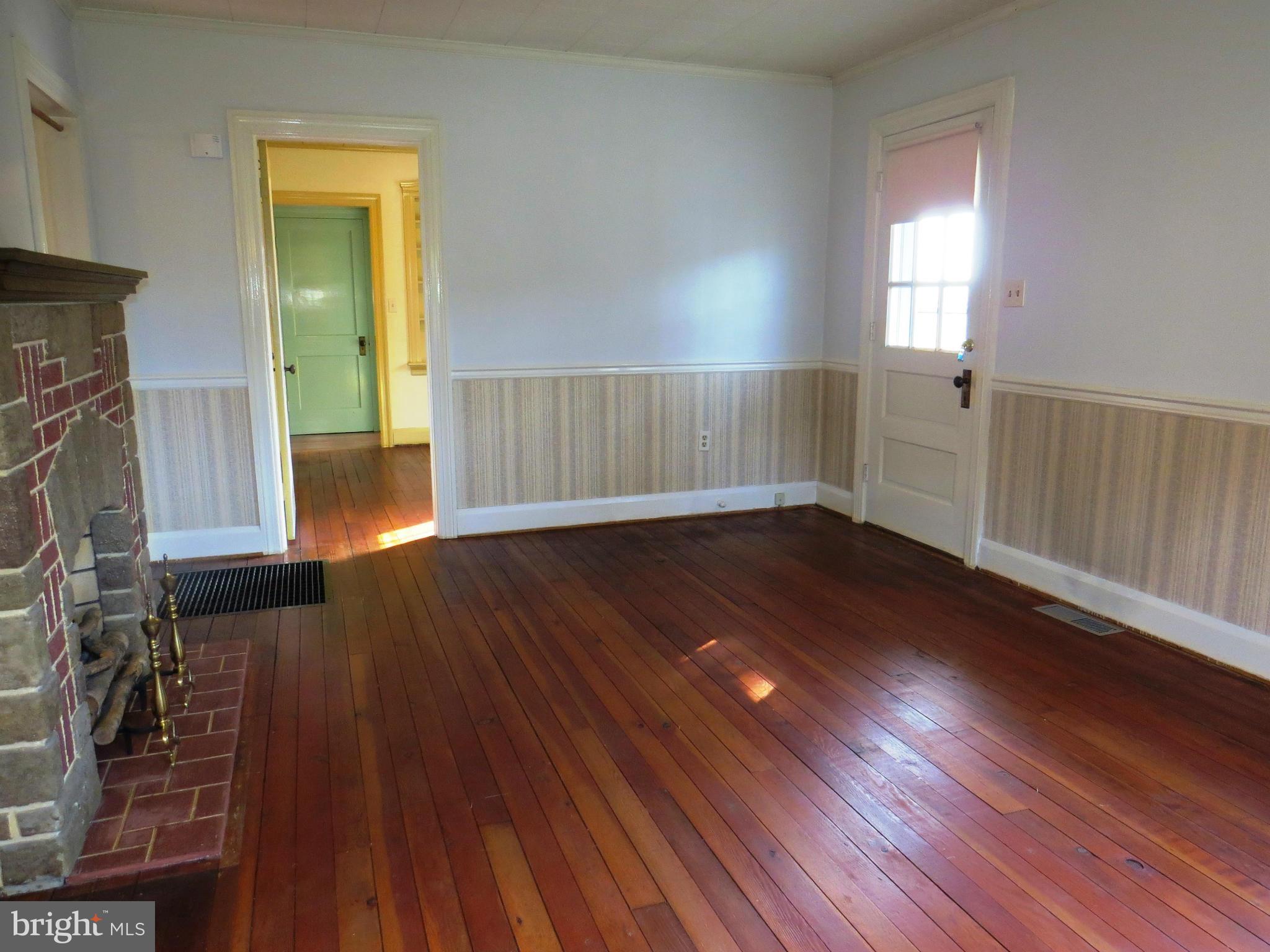 1685 Old Manchester Road Westminster, MD 21157 - Photo 8 of 30 Living Room