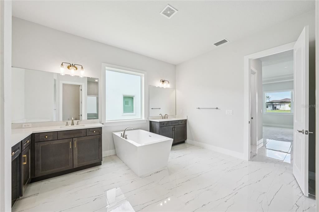 9201 Sanders Tree Loop Wesley Chapel, FL 33545 - Photo 54 of 98