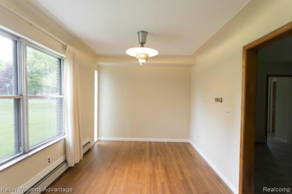 16370 Rougeway Street Livonia, MI 48154 - Photo 7 of 28 Rougeway_16370-10.jpg