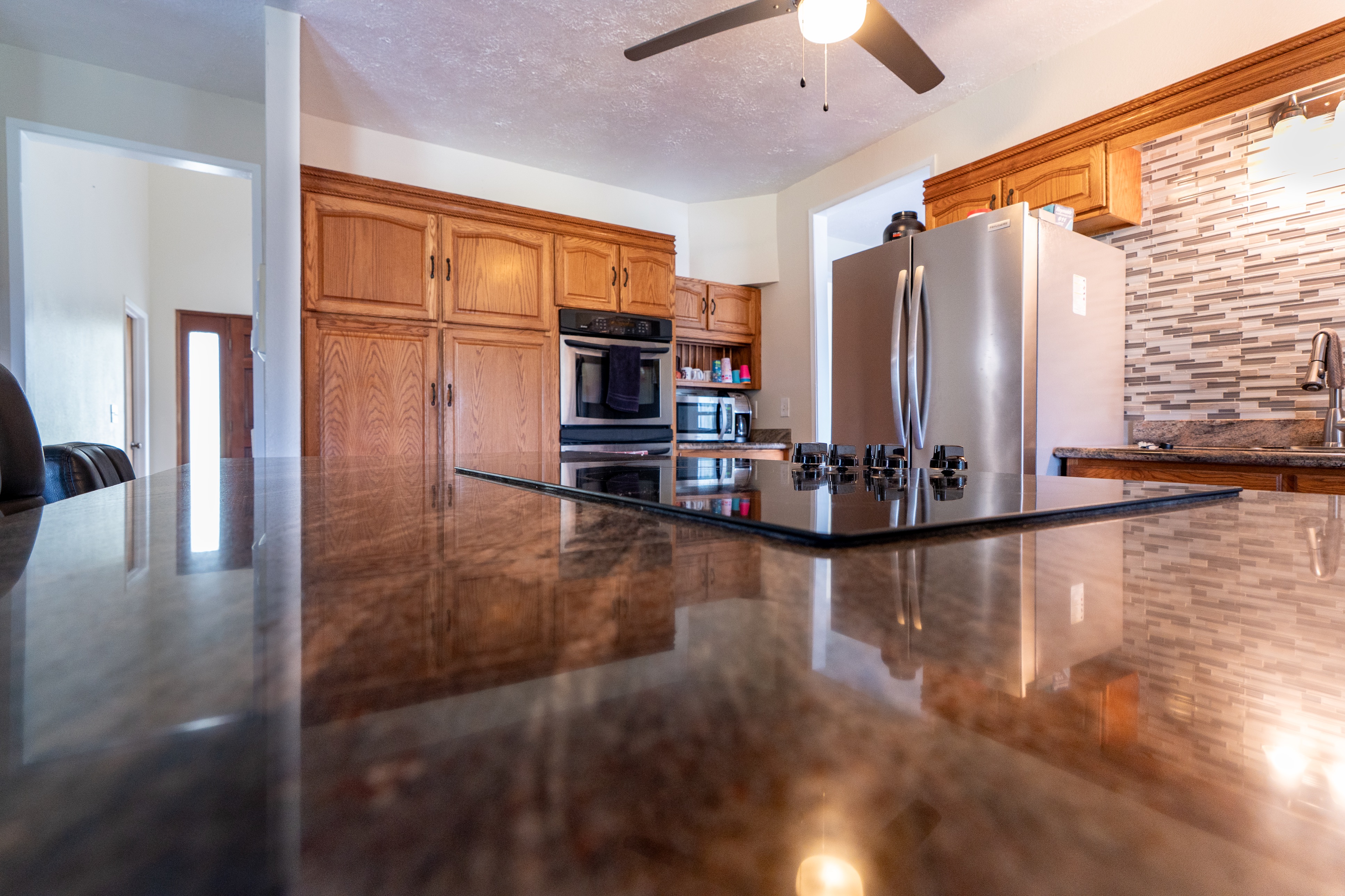 17-4044 South Road Keaau, HI 96749 - Photo 23 of 28 a view of a gallery with window