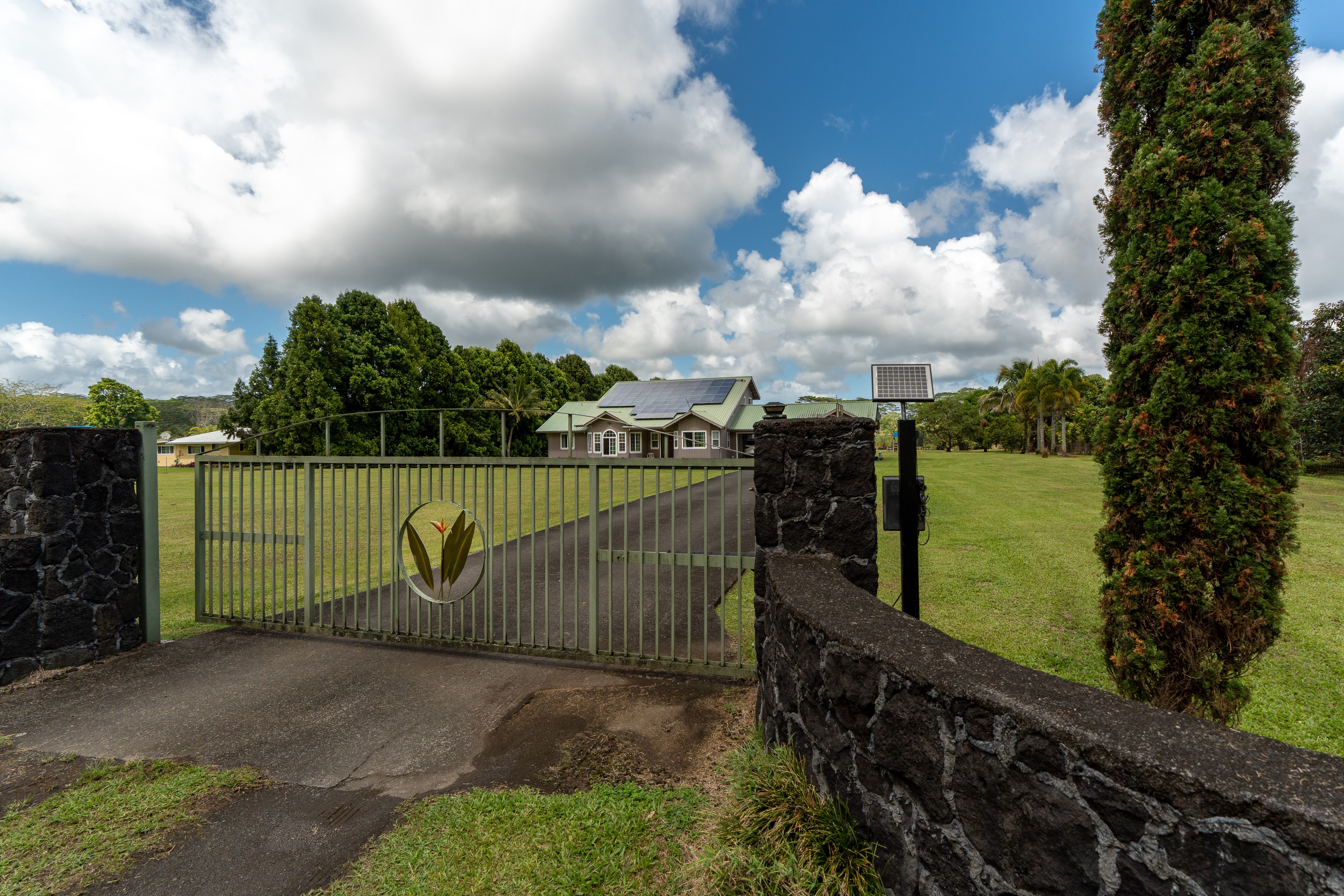 17-4044 South Road Keaau, HI 96749 - Photo 26 of 28 a view of a fence