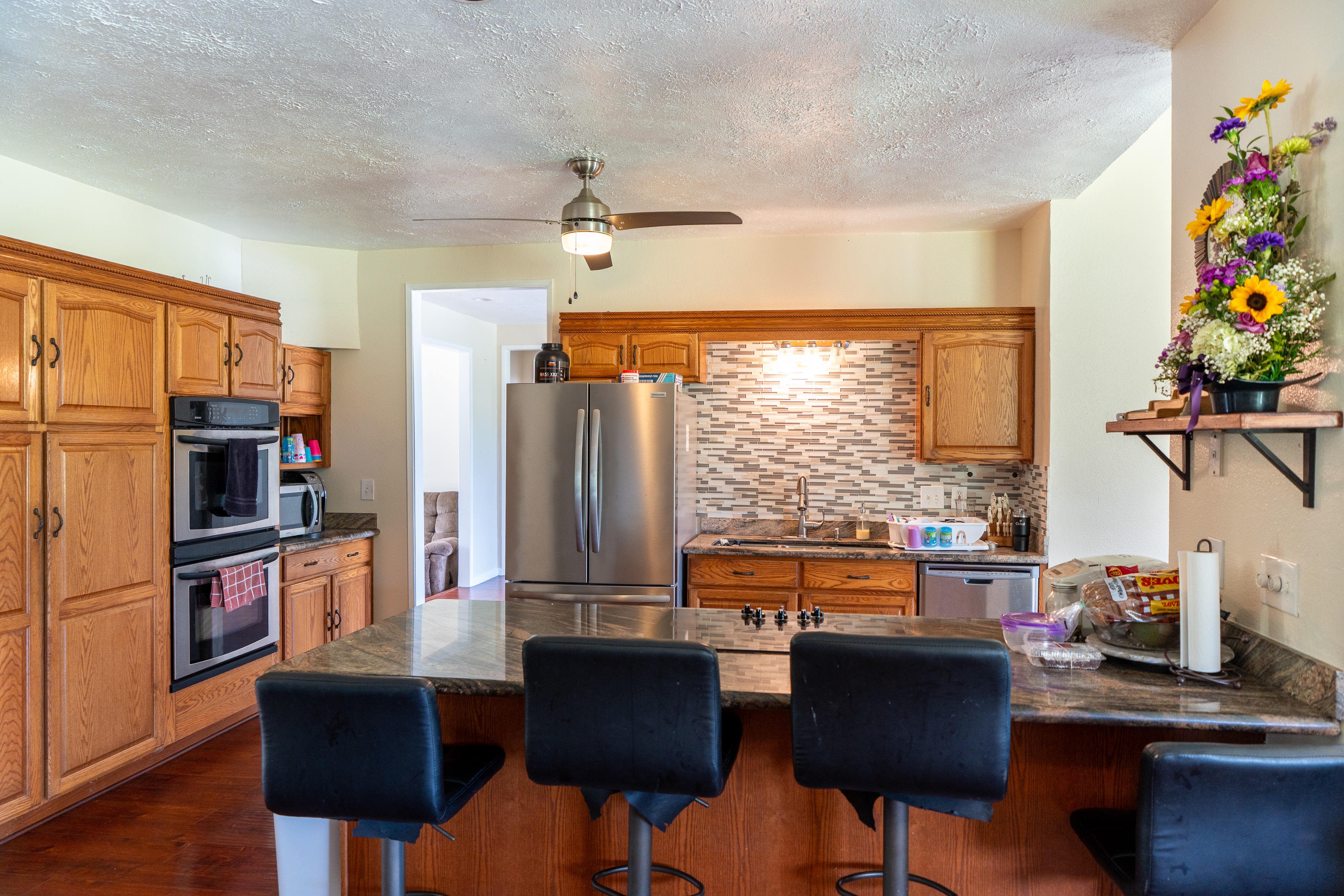 17-4044 South Road Keaau, HI 96749 - Photo 8 of 28 a dining room with furniture and a floor to ceiling window