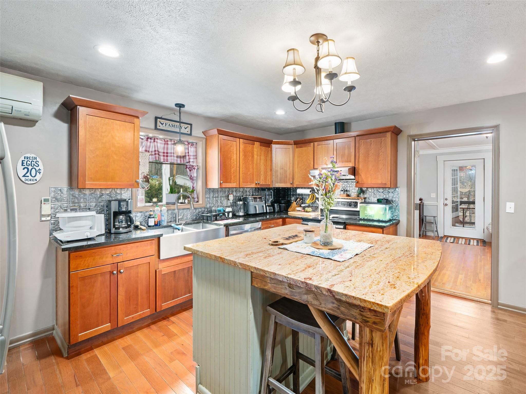 784 Riverview Road Burnsville, NC 28714 - Photo 7 of 38