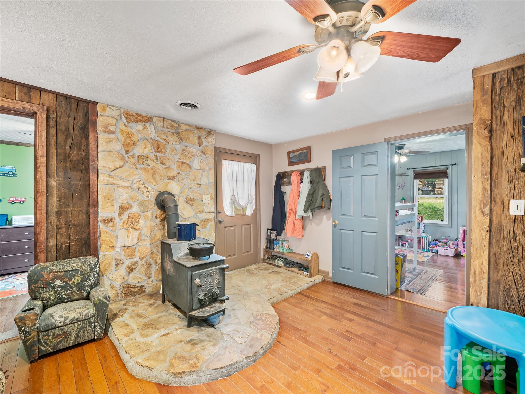 784 Riverview Road Burnsville, NC 28714 - Photo 9 of 38