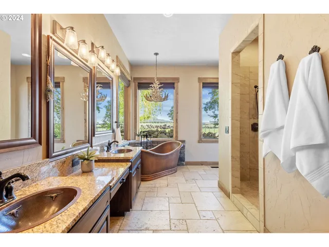 $3,335,000 | 13501 Southwest Riggs Road, Powell Butte, OR 97753