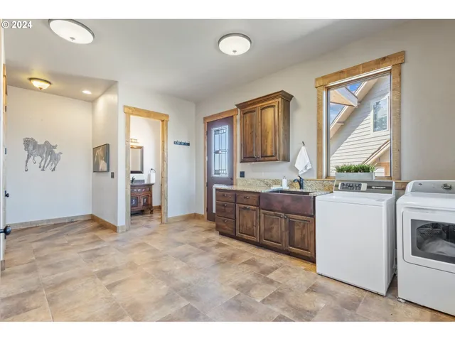 $3,335,000 | 13501 Southwest Riggs Road, Powell Butte, OR 97753