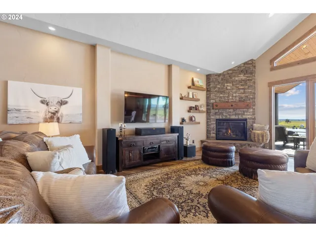 $3,335,000 | 13501 Southwest Riggs Road, Powell Butte, OR 97753