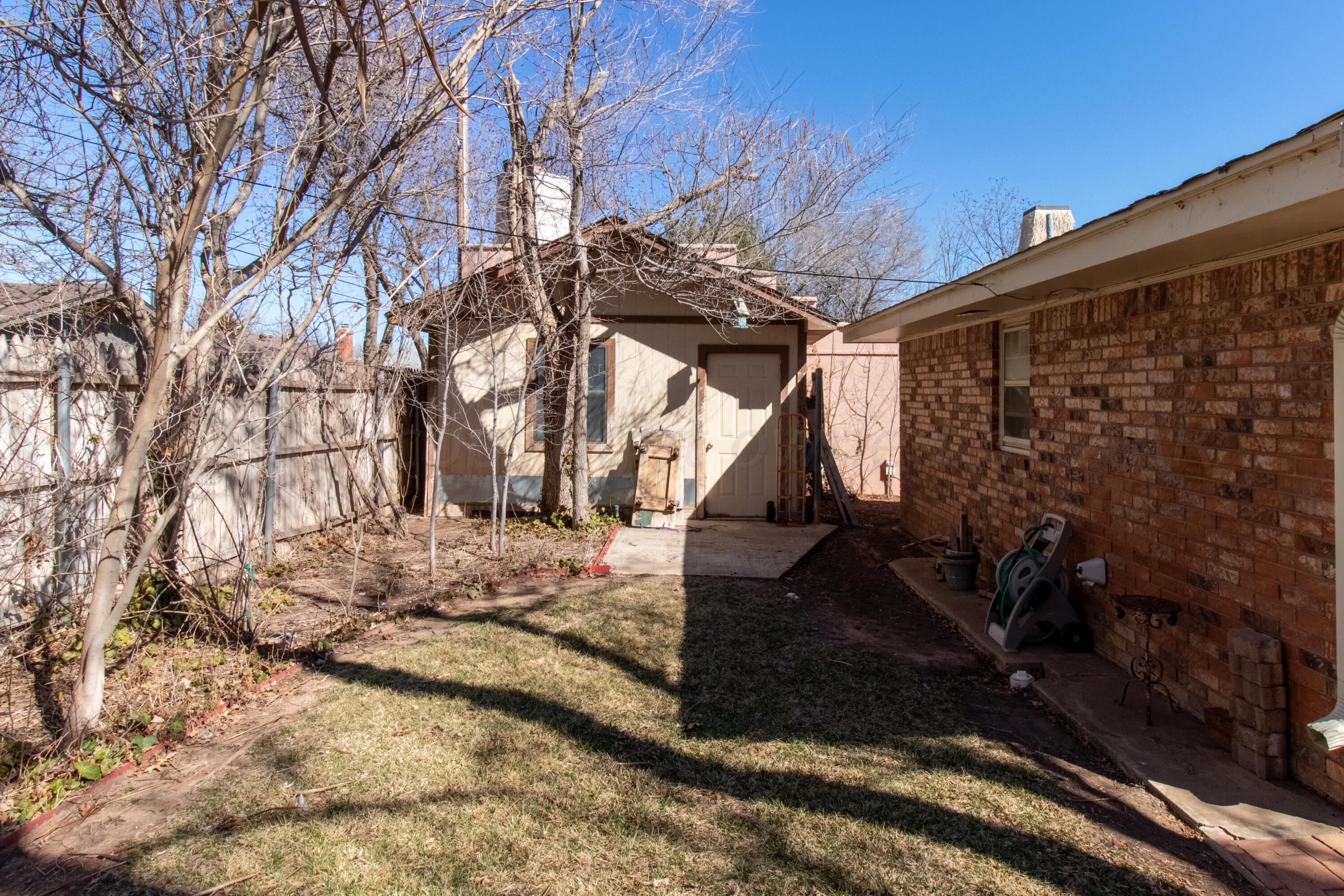 6114 Gainsborough Road Amarillo, TX 79106 - Photo 20 of 20 a view of a house with a park