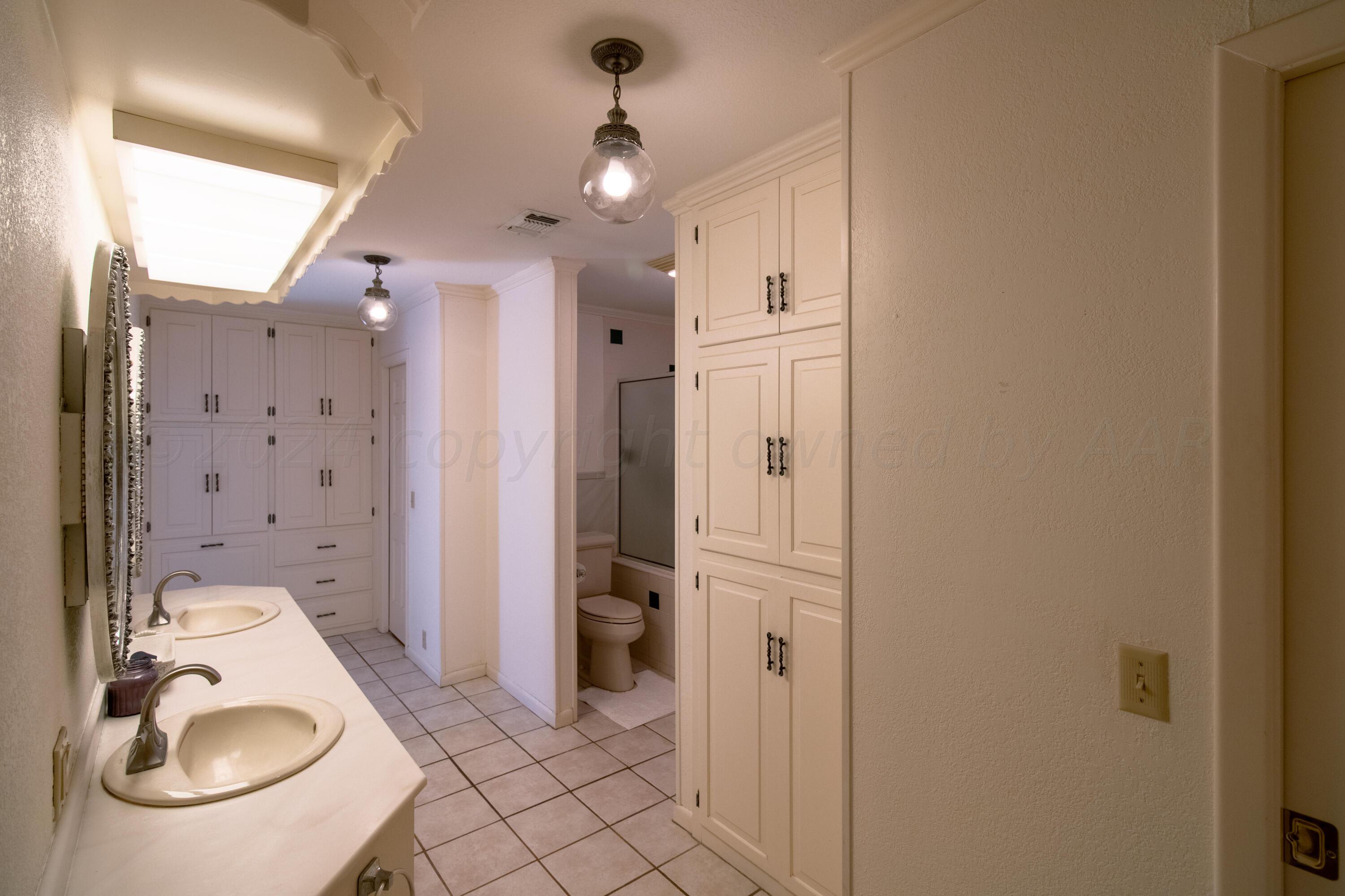 6114 Gainsborough Road Amarillo, TX 79106 - Photo 7 of 20 a bathroom with a sink toilet and shower