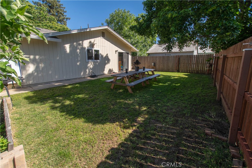 1 San Ramon Drive Chico, CA 95973 - Photo 32 of 42 a front view of a house with yard and green space
