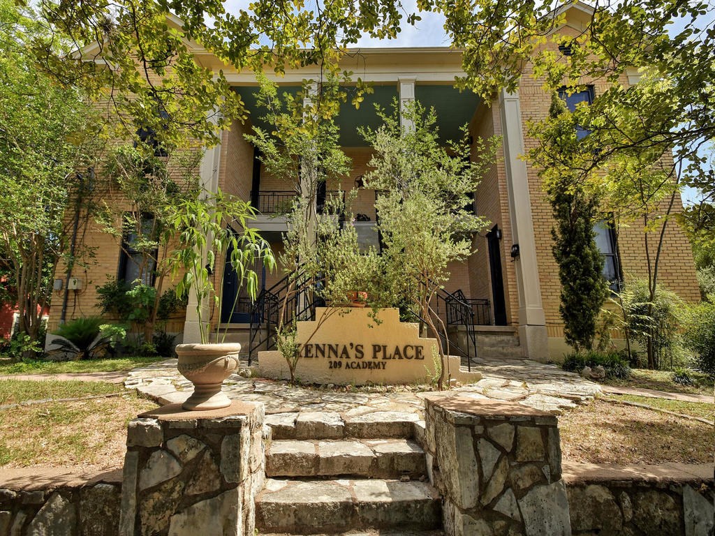a view of a house with outdoor space
