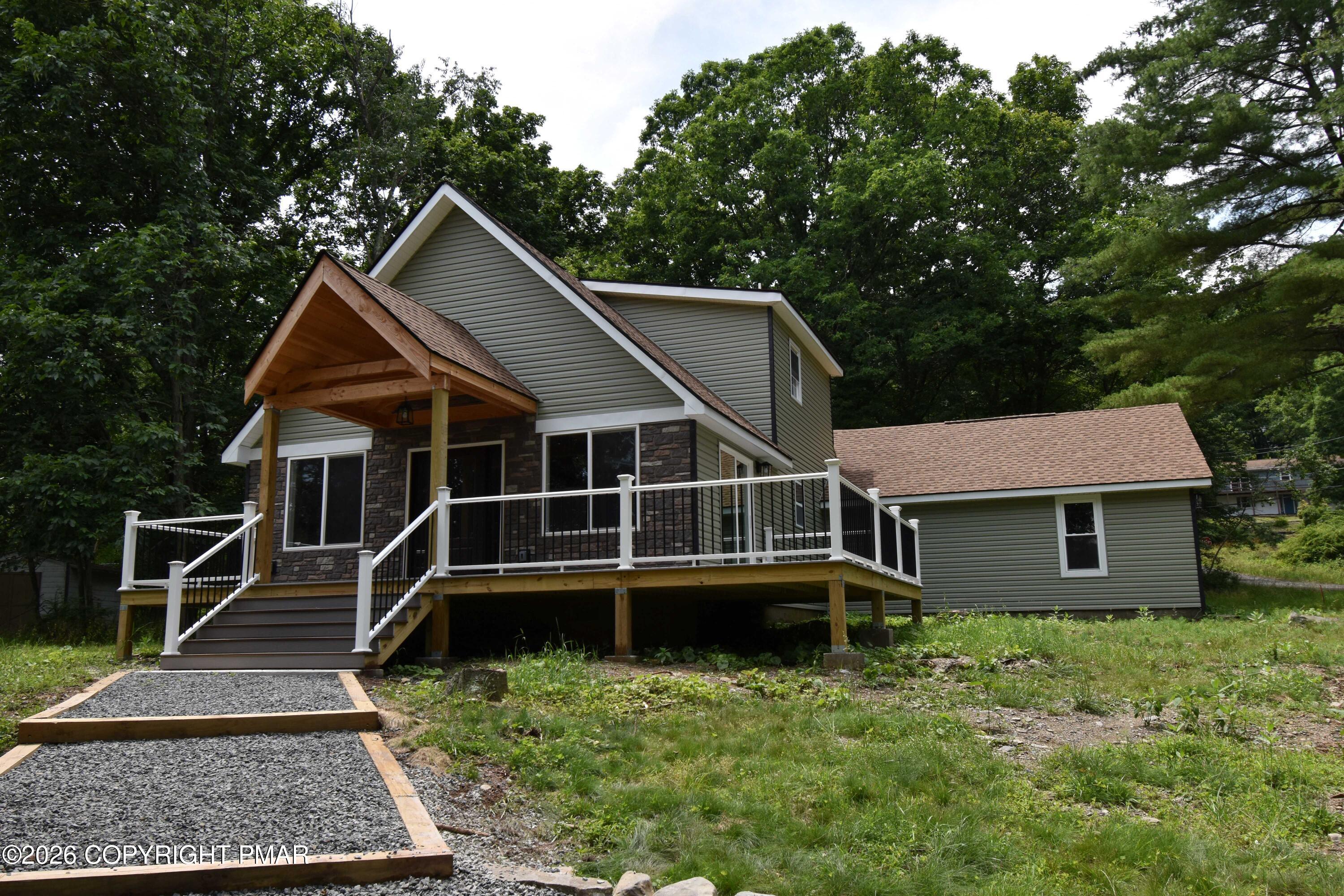 108 Stag Court Bushkill, PA 18324 - Photo 6 of 29 front right side