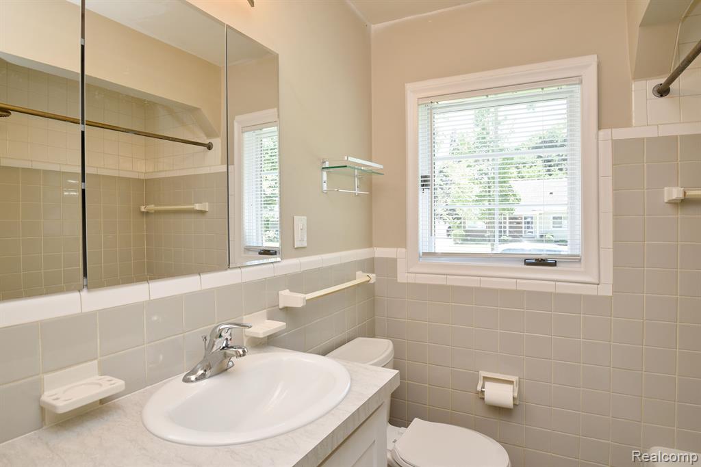 2453 Windemere Road Birmingham, MI 48009 - Photo 18 of 40