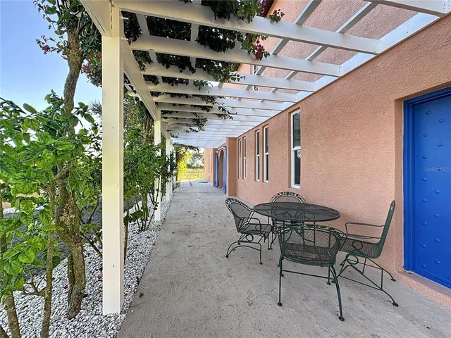 $2,695,000 | 19600 Highway 64, Bradenton, FL 34211