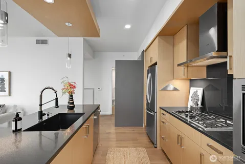 $867,000 | 1321 Seneca Street, Unit 1001, Seattle, WA 98101