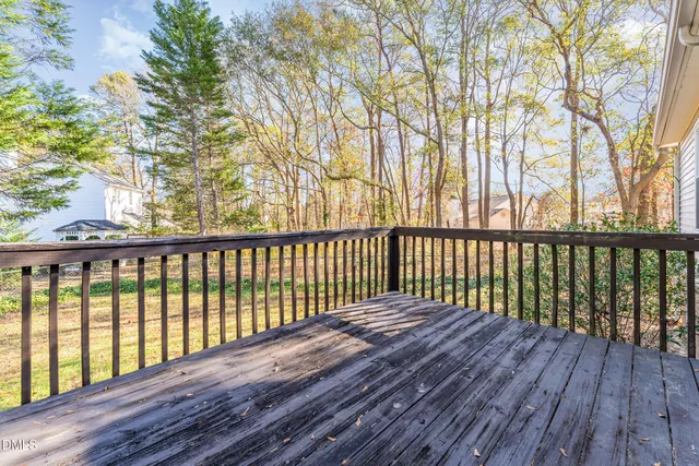 a view of back yard of the house