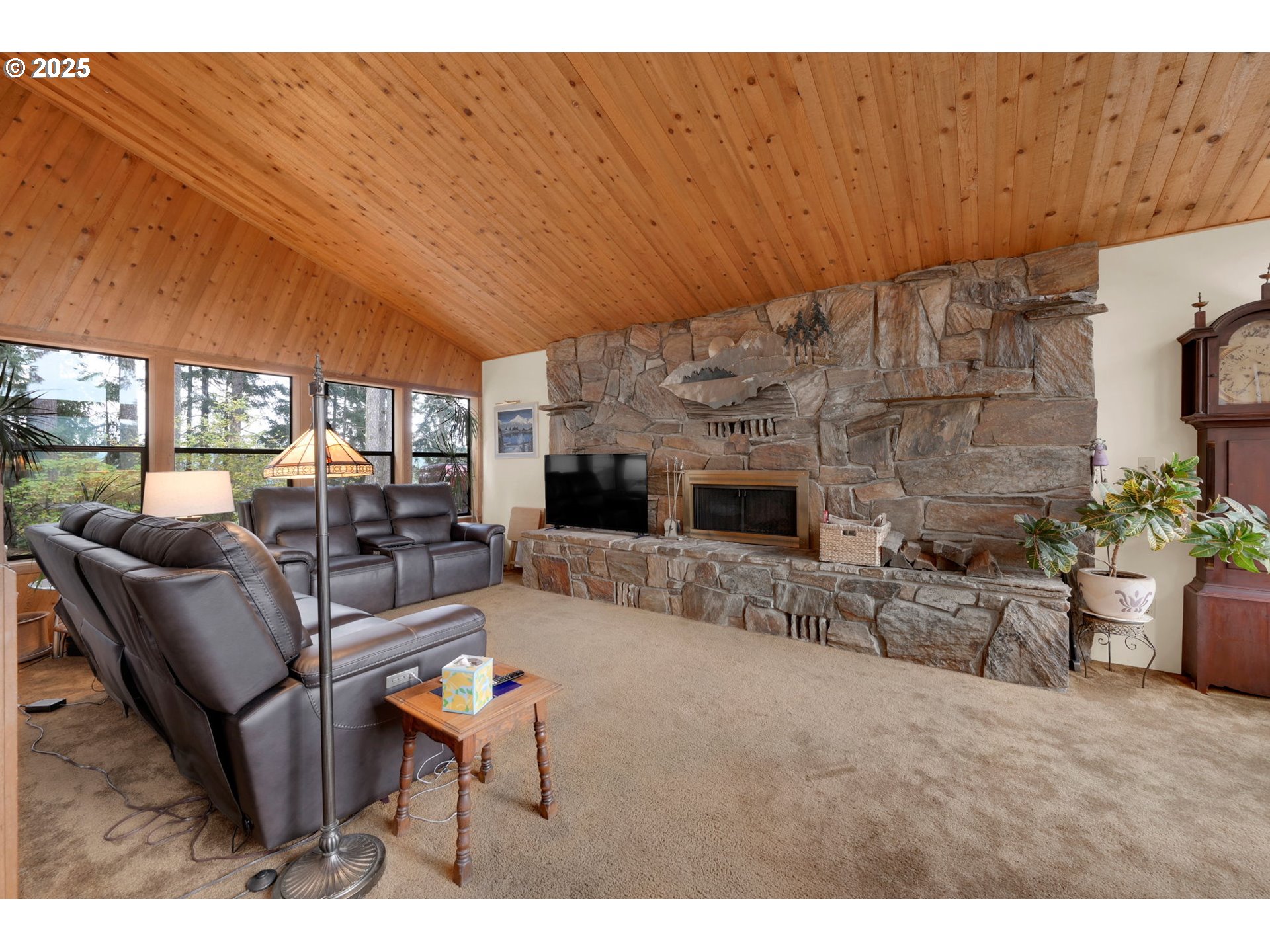 1853 Ridge Water Drive Sutherlin, OR 97479 - Photo 5 of 46