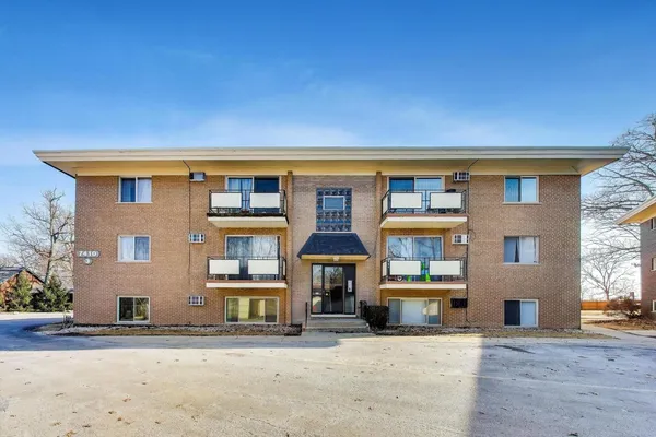 $122,000 | 7410 West 111th Street, Unit 310, Worth, IL 60482
