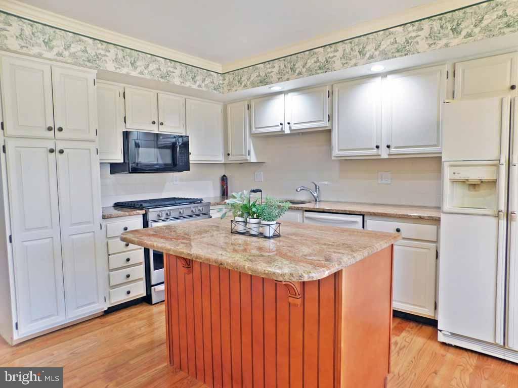 3402 Sawmill Road Newtown Square, PA 19073 - Photo 7 of 32