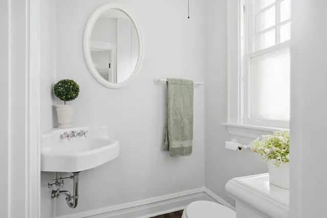 $415,000 | 1489 East Algonquin Road, Des Plaines, IL 60016