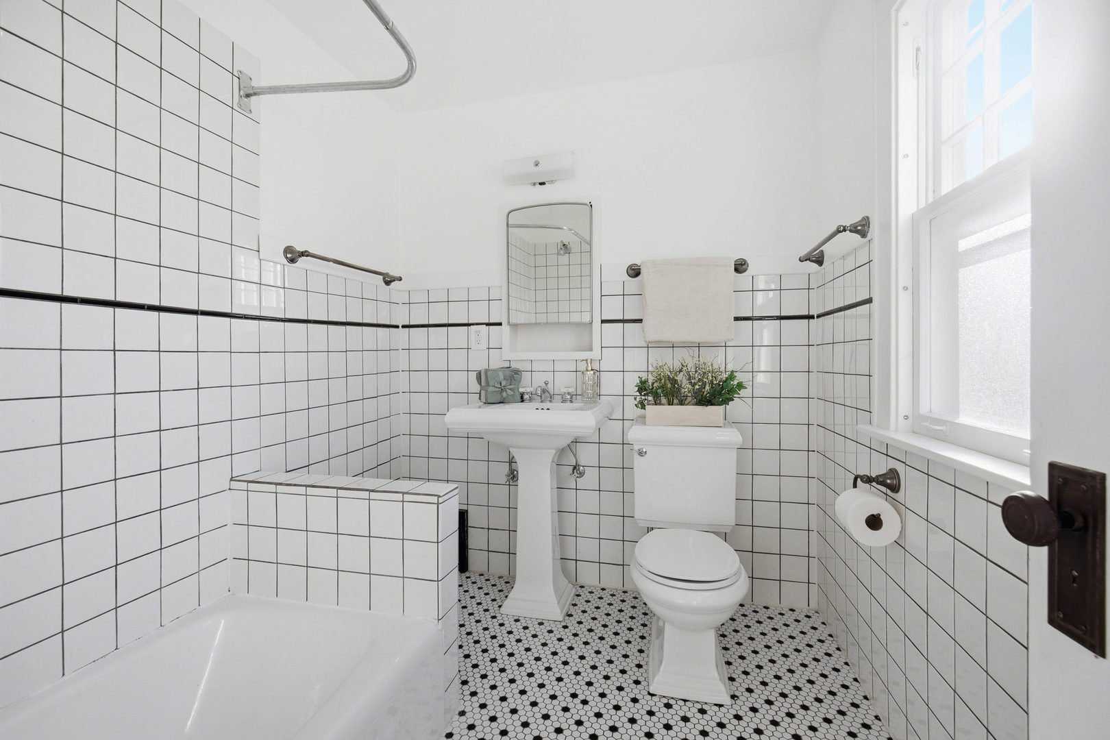 1489 East Algonquin Road Des Plaines, IL 60016 - Photo 13 of 34 a bathroom with a toilet and a shower