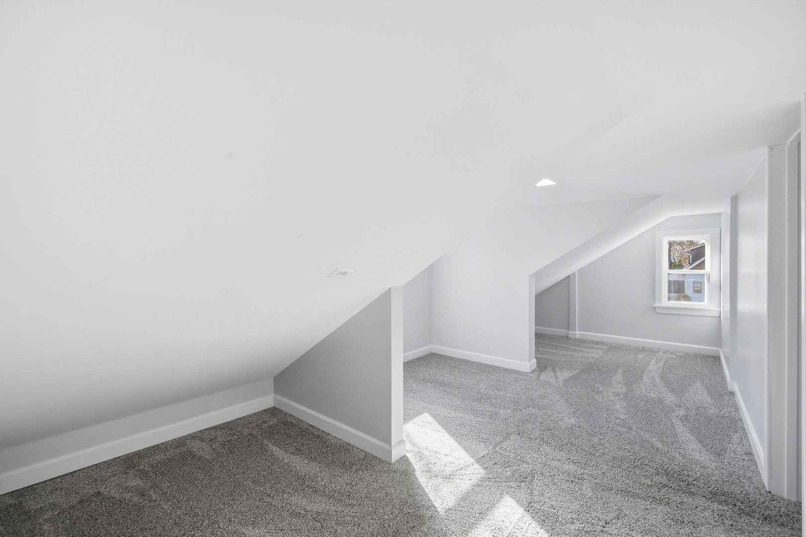 1489 East Algonquin Road Des Plaines, IL 60016 - Photo 19 of 34 an empty room with windows