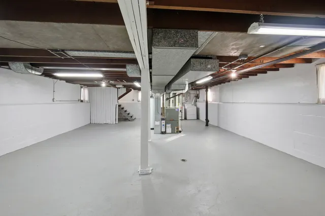 $415,000 | 1489 East Algonquin Road, Des Plaines, IL 60016